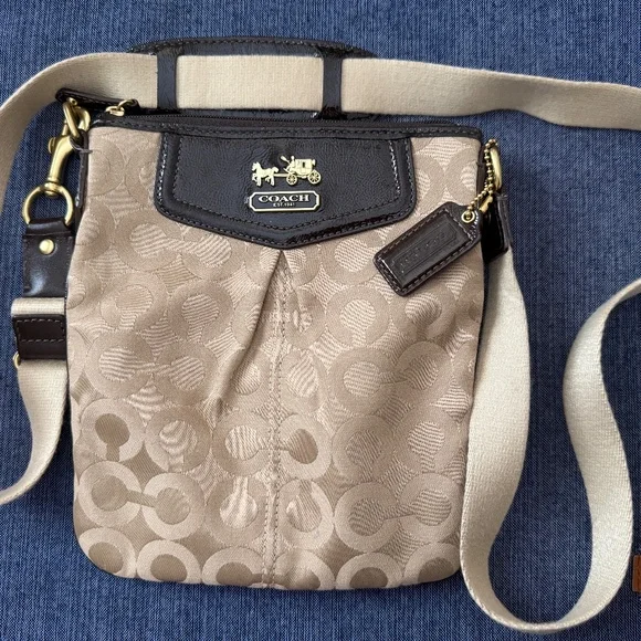 Coach crossbody bag in very good condition. - Picture 1 of 7